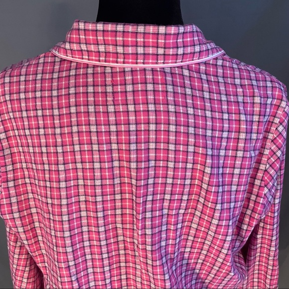 Victoria’s Secret pink and white sleepwear/robe.  Size Medium - Picture 10 of 17